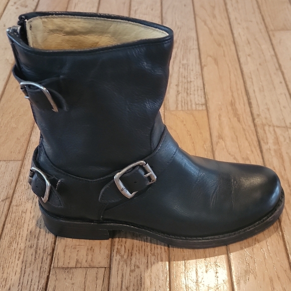 Frye Veronica Short Leather Back Zip Boots - Picture 6 of 14